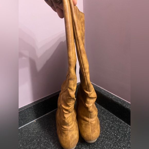 Tall boots - Picture 4 of 6